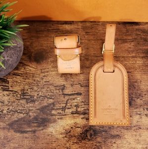 ❌SOLD❌ Louis Vuitton Tag & Poignet